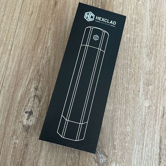 Hexclad • HexMill Pepper Grinder - Picture 7 of 10